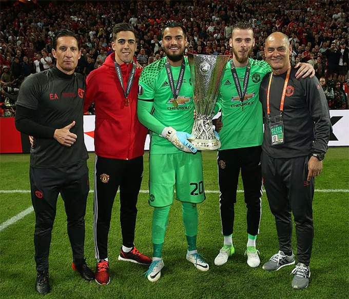 HLV Louro và các thủ môn của MU