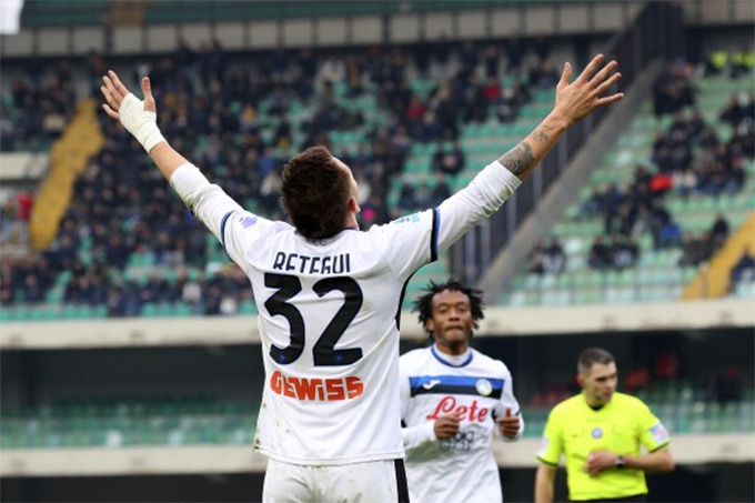 Retegui đang được cả Juventus lẫn Milan theo đuổi