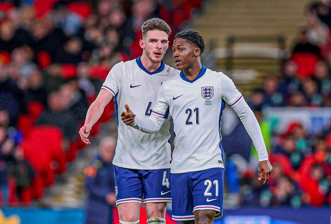 Kobbie Mainoo từng nhận được nhiều lời khen khi sát cánh cùng Declan Rice