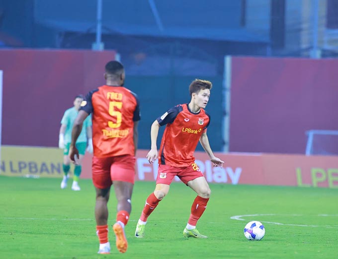 Hoàng Đức và các đồng đội đã có hiệp 1 không tốt trước PVF-CAND - Ảnh: Đức Cường