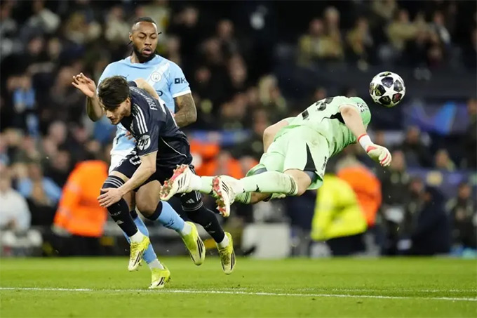 Lunin luôn sẵn sàng tỏa sáng khi thế chỗ Courtois