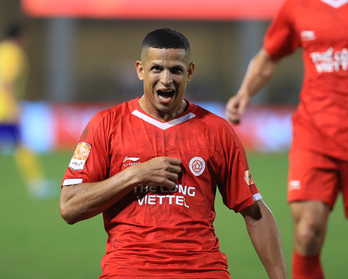 Lucao sớm đưa Thể Công Viettel vượt lên dẫn trước - Ảnh: Minh Tuấn 