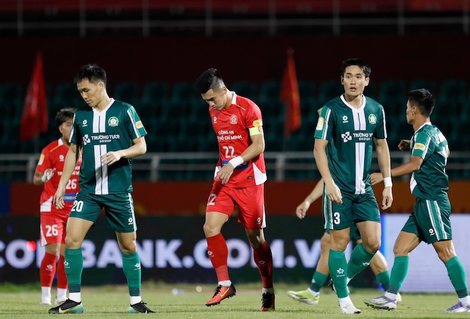 Sự thất vọng của Tiến Linh khi không thể có bàn thắng ở trận tứ kết Cúp QG - Ảnh: Anh Khoa 