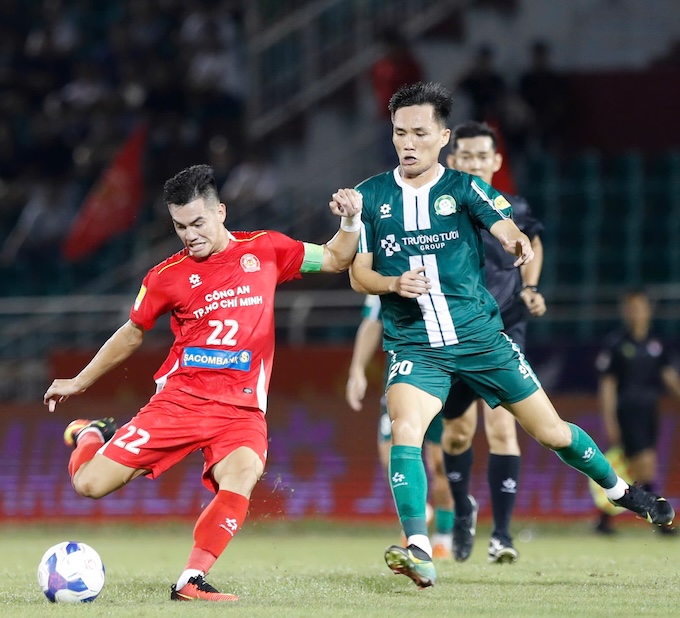 Tiến Linh đã bỏ lỡ khá nhiều cơ hội ăn bàn - Ảnh: Anh Khoa 