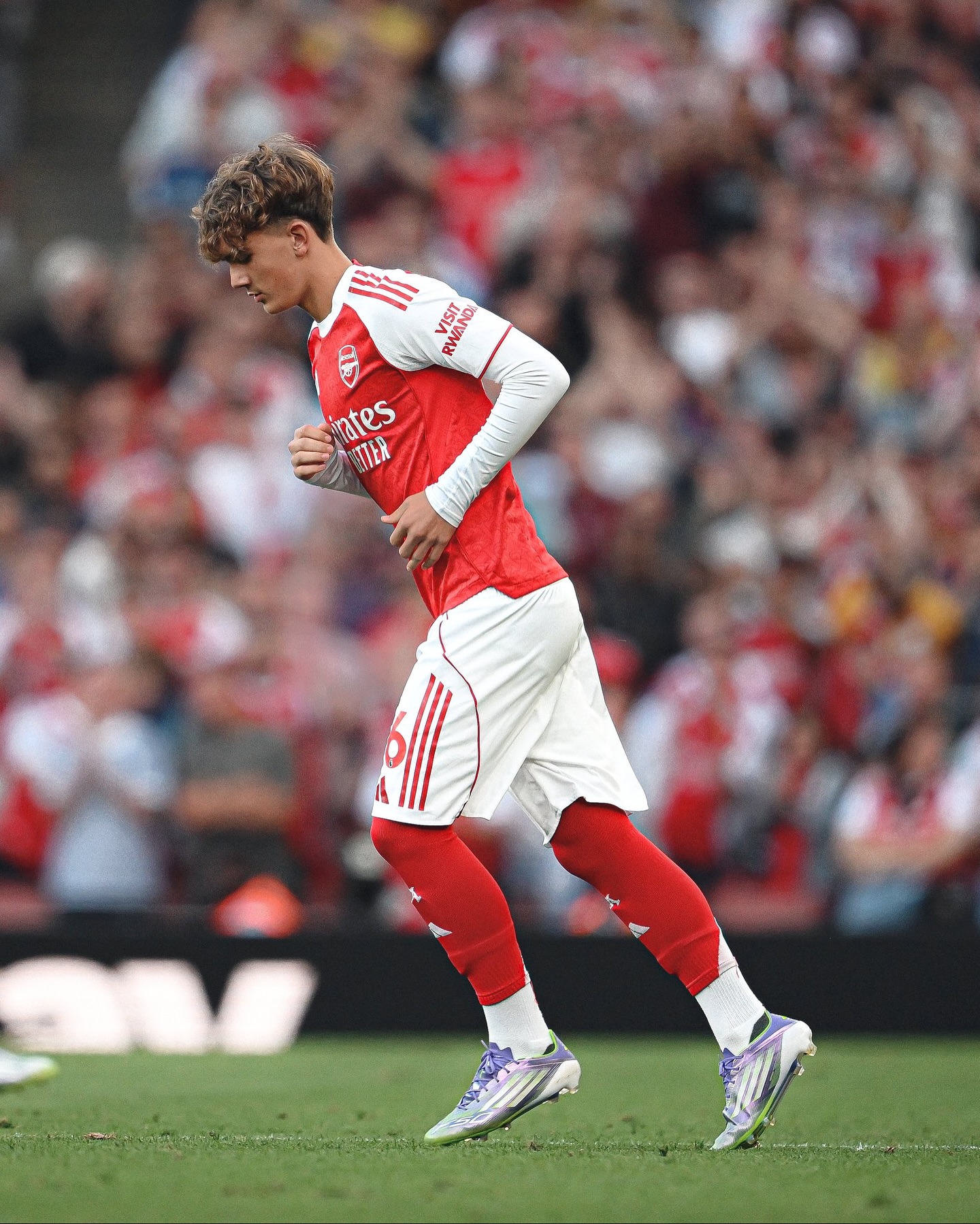 Điều quan trọng bây giờ là Max không nên để cho tiền tài làm mờ mắt và hỏng chí tiến thủ