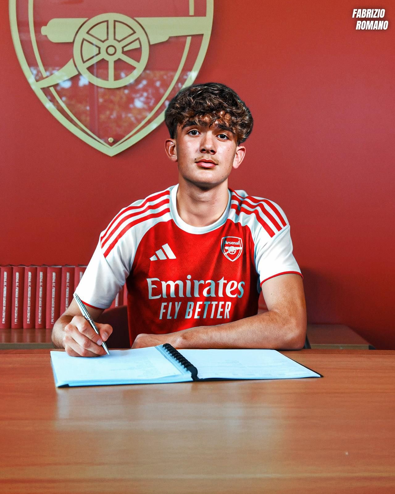 Mỗi chữ ký của Max Dowman bây giờ đều là tiền bạc