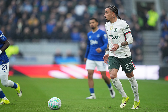 Hàng thủ mất tập trung