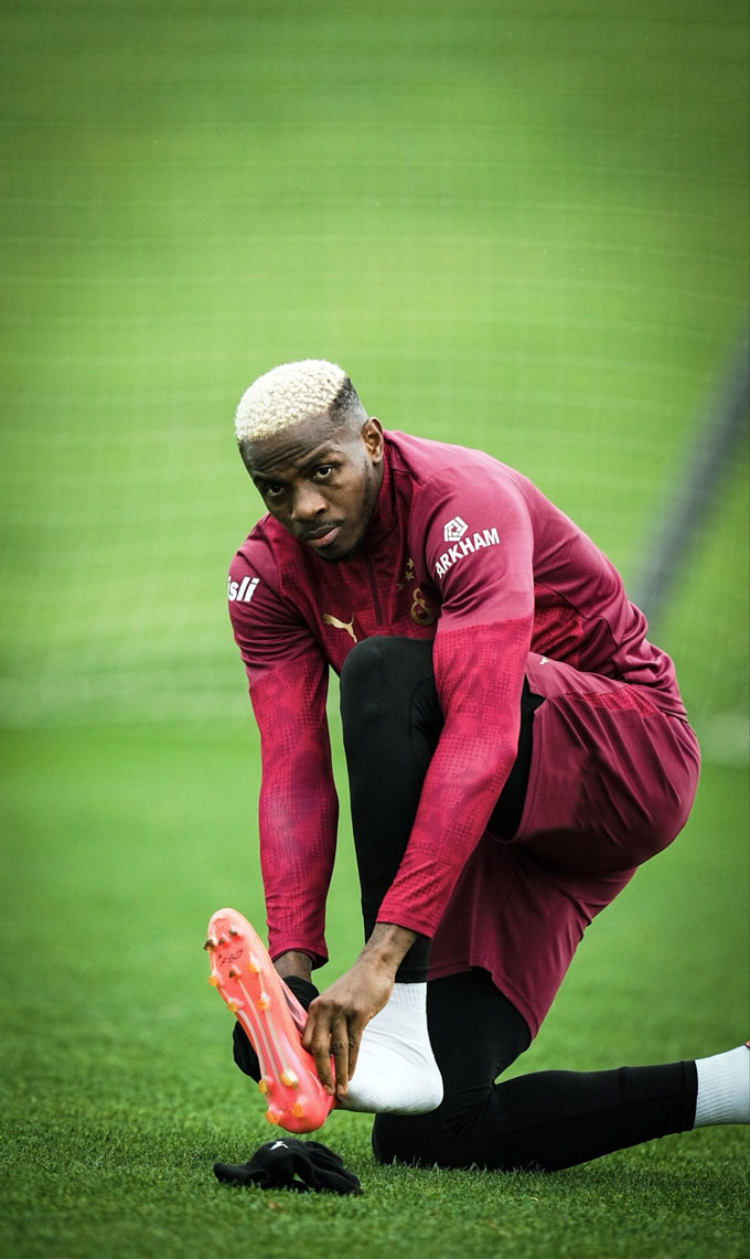 Osimhen từng sống ngay cạnh bãi rác. Ảnh: Twitter nhân vật