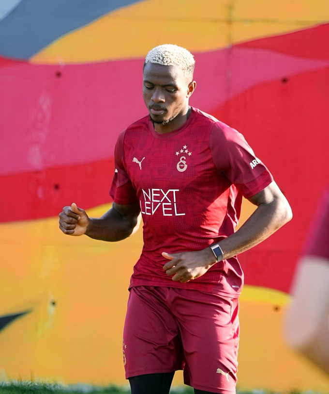 Osimhen đam mê bóng đá từ nhỏ. Ảnh: Twitter nhân vật