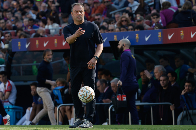 Thử thách cực đại với thầy trò HLV Hansi Flick là trận El Clasico với Real Madrid ngày 10/5. Ảnh: AP