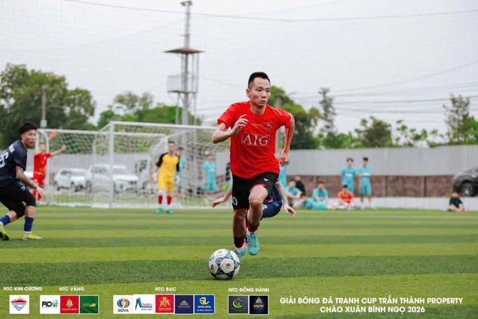 Sinh "Dù" con gà son của Hoa Hồng mỗi khi được tung vào sân từ ghế dự bị.