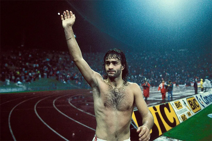 Không vượt qua được áp lực, sự kỳ vọng và ảnh hưởng truyền thông nên phải giải nghệ ở tuổi 27