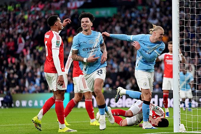 Ngay cả cầu thủ mới 21 tuổi như O'Relly cũng cho thấy bản lĩnh hơn dàn sao Arsenal