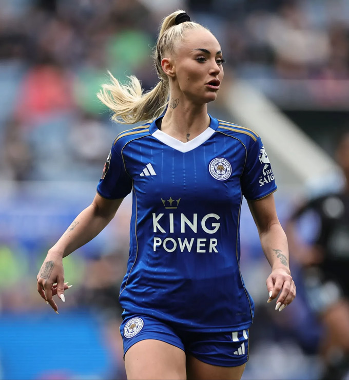 Nữ cầu thủ sexy nhất thế giới đối diện nguy cơ xuống hạng