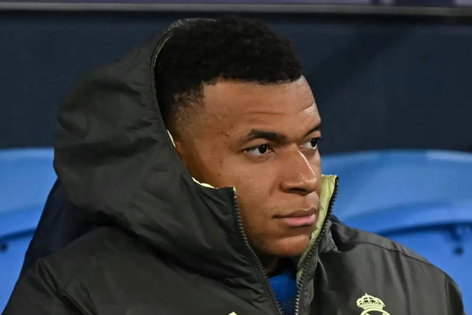 Mbappe bị chụp chiếu nhầm... chân tại Real Madrid