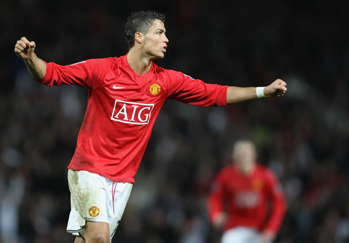 Ronaldo bị loại ở top 10 cầu thủ vĩ đại nhất lịch sử Premier League