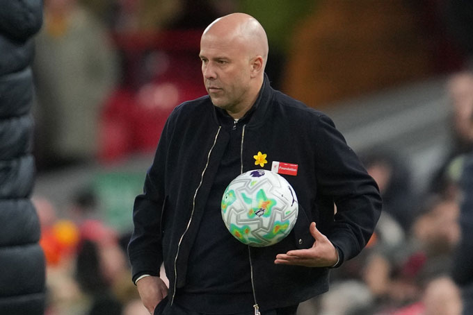 Arne Slot khó giữ được ghế HLV Liverpool sau mùa này