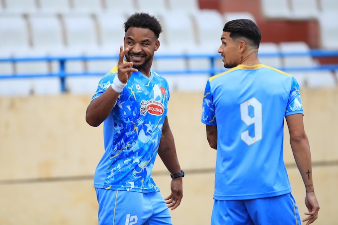 Xuân Son và Hoàng Hên đang là tâm điểm của ĐT Việt Nam. Ảnh: Đức Cường