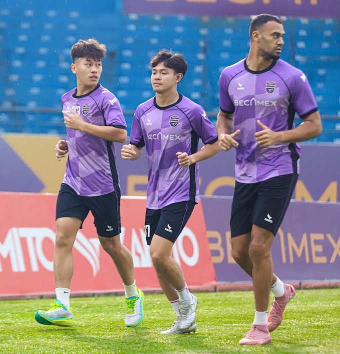 Vĩ Hào trong một buổi tập cùng đồng đội. Ảnh: FBNV