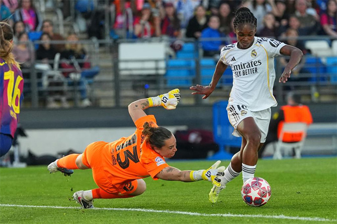 Caicedo tỏa sáng với một cú đúp nhưng không giúp được Nữ Real Madrid nhận trận thua tan nát