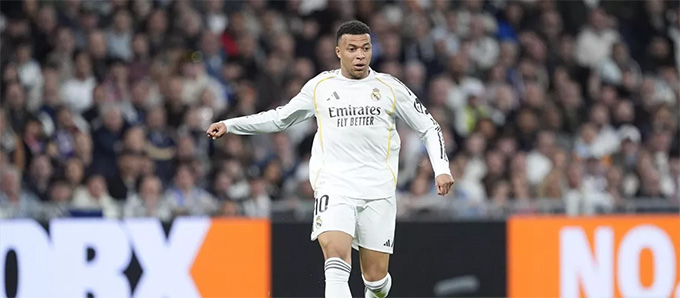 Mbappe phải nén đau thi đấu mà không được chữa trị chấn thương