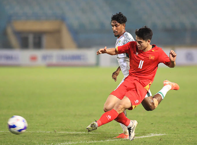 ĐT Việt Nam thắng 3-0 trước Bangladesh - Ảnh: Phan Tùng 