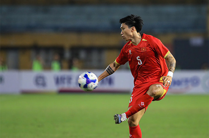 Sự trở lại của Văn Hậu nhận được rất nhiều sự quan tâm của giới chuyên môn, NHM và truyền thông khu vực - Ảnh: Minh Tuấn