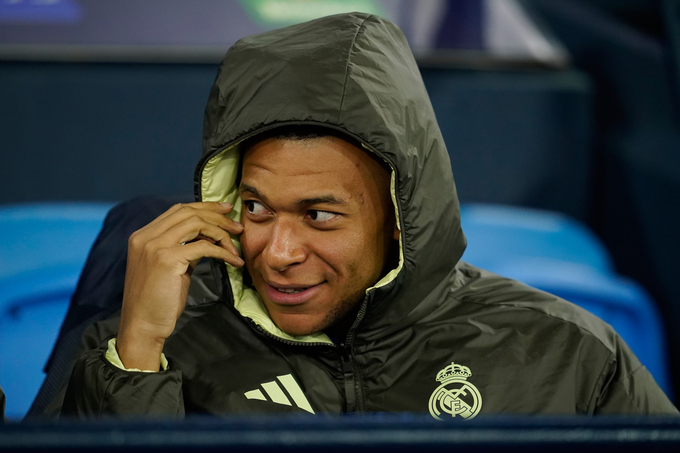 Mbappe phải ngồi ghế dự bị vì sai lầm không thể tha thứ của bộ phận y tế Real và bác sĩ