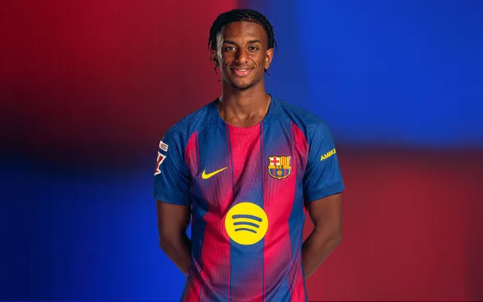  Alejandro Balde trong màu áo Barca - Ảnh: FC Barcelona