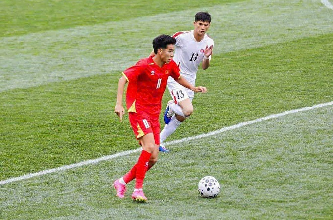 Văn Thuận tiếp tục đá chính 