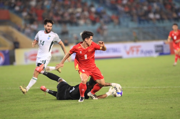 Tuy nhiên, pha xử lý không tốc của Văn Khang đã khiến tuyển Việt Nam bỏ lỡ một cơ hội ăn bàn. Ảnh: Phan Tùng 