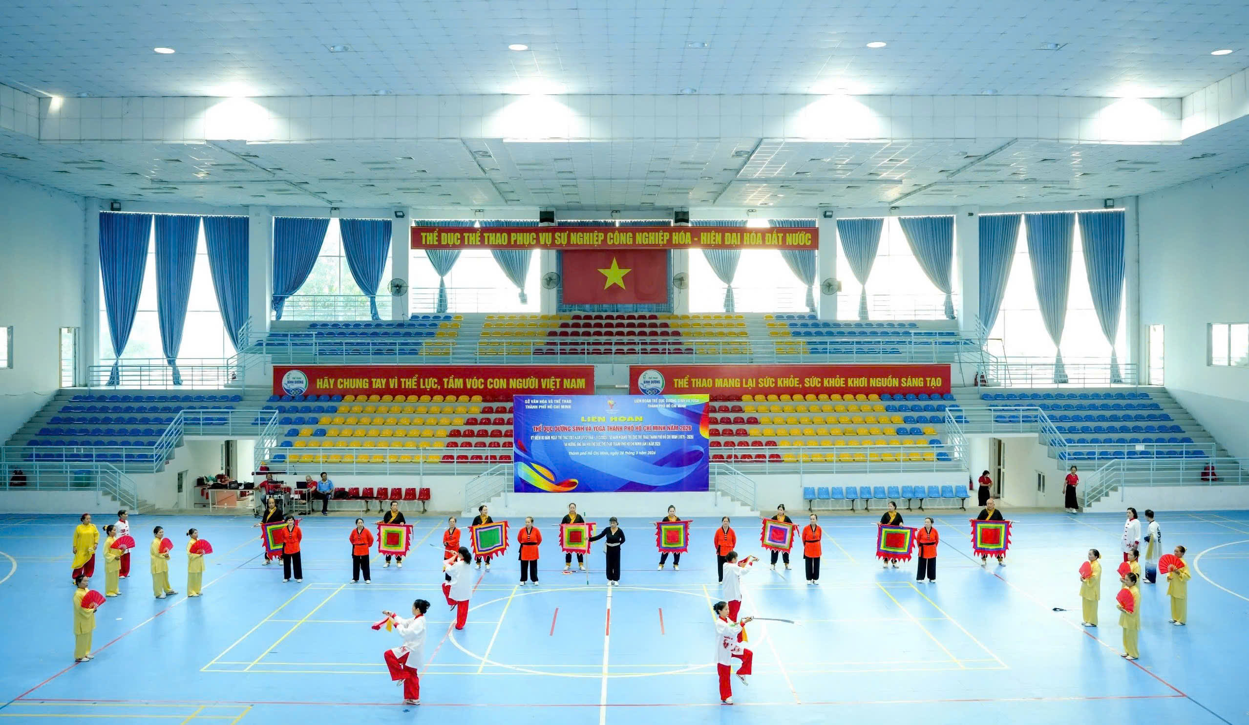 Vận động viên các đơn vị tham gia biểu diễn Võ dưỡng sinh tại Liên hoan Thể dục dưỡng sinh và Yoga TP Hồ Chí Minh năm 2026