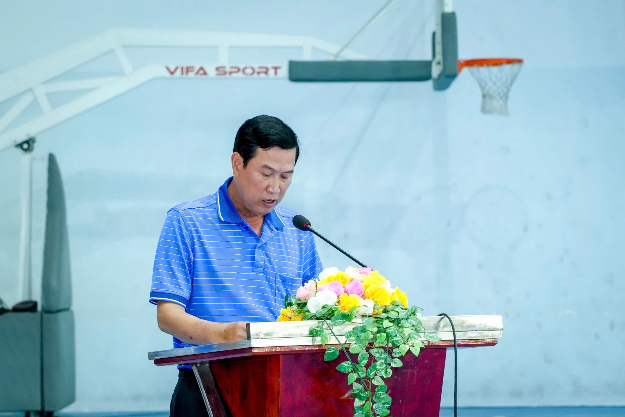 Ông Phan Văn Lam – Giám đốc Trung tâm Huấn luyện và Thi đấu thể thao Bình Dương phát biểu khai mạc Liên hoan Thể dục dưỡng sinh - Yoga TP Hồ Chí Minh năm 2026