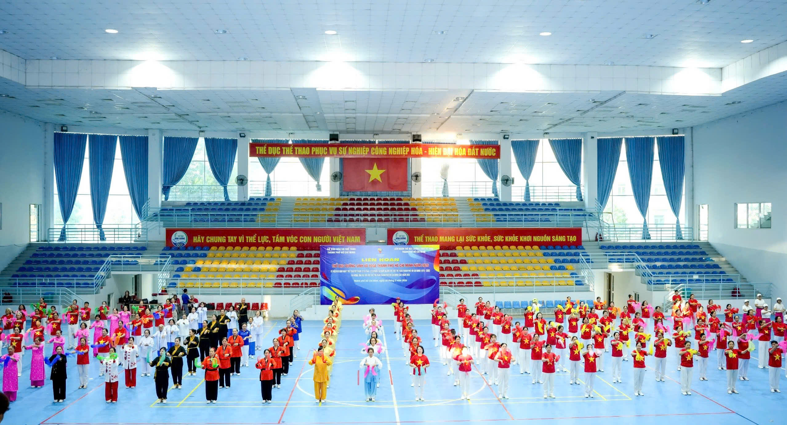 Đông đảo Vận động viên tham gia đồng diễn tại Liên hoan Thể dục dưỡng sinh - Yoga