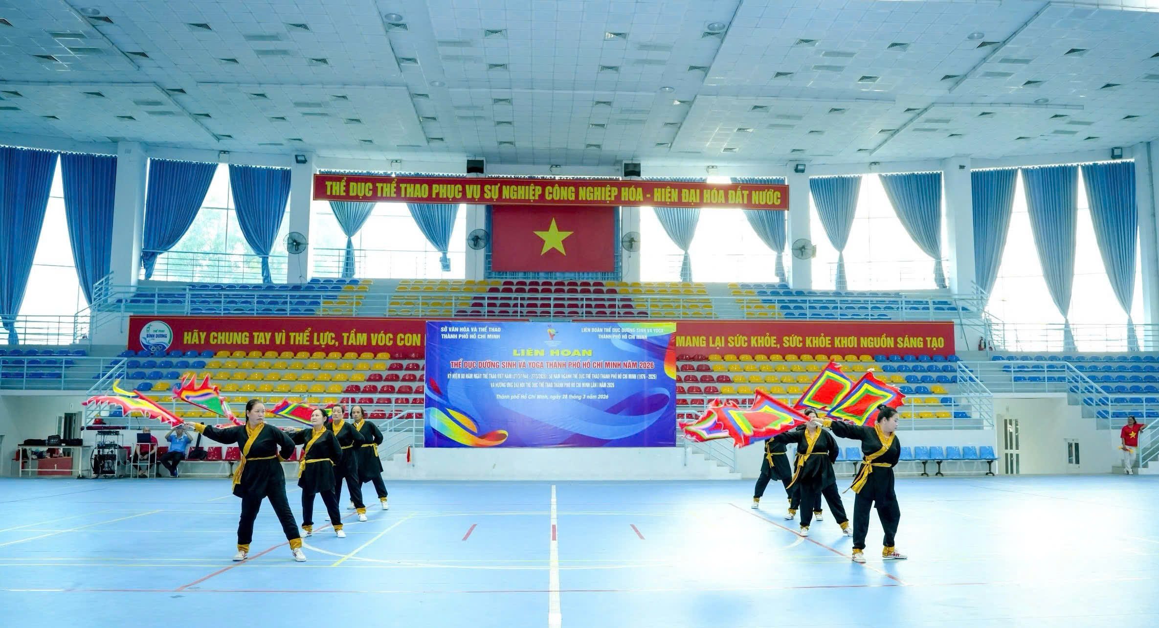 Vận động viên các đơn vị tham gia biểu diễn Võ dưỡng sinh tại Liên hoan Thể dục dưỡng sinh và Yoga TP Hồ Chí Minh năm 2026