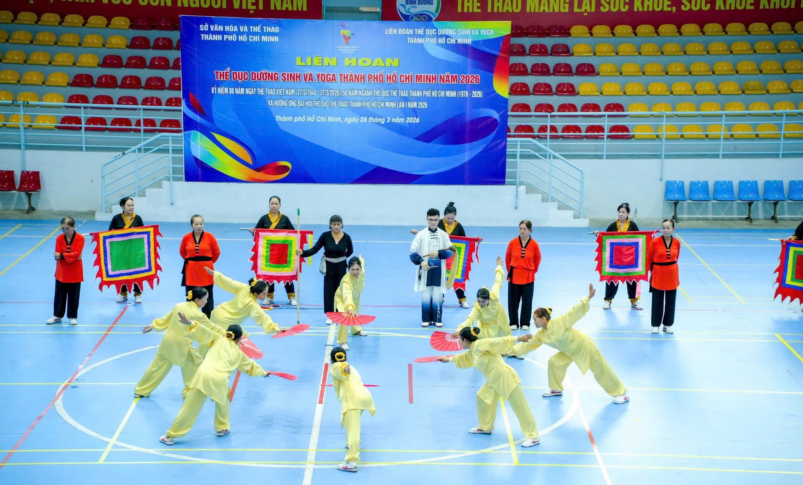 Vận động viên các đơn vị tham gia biểu diễn Múa quạt tại Liên hoan Thể dục dưỡng sinh và Yoga TP Hồ Chí Minh năm 2026