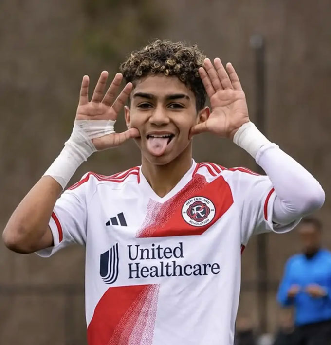 Rikelme de Almeida hâm mộ Neymar. Ảnh Tribuna