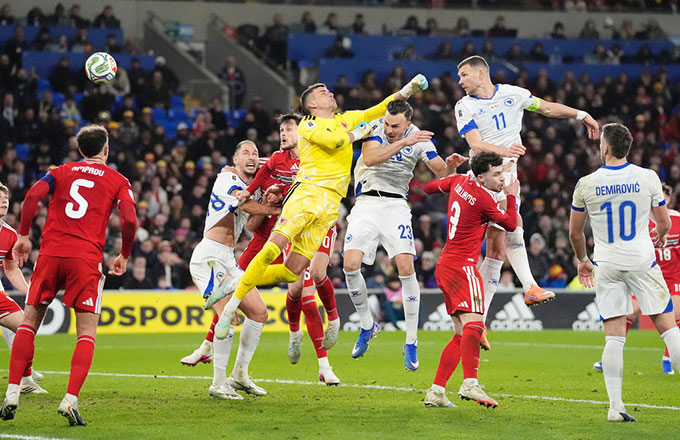 Pha lập công vào lưới Wales giúp Bosnia từ cõi chết trở về