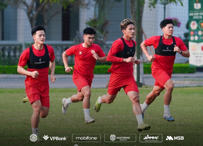 PVF-CAND ráo riết tập luyện chuẩn bị cho ngày V.League quay lại. Ảnh: FBNV