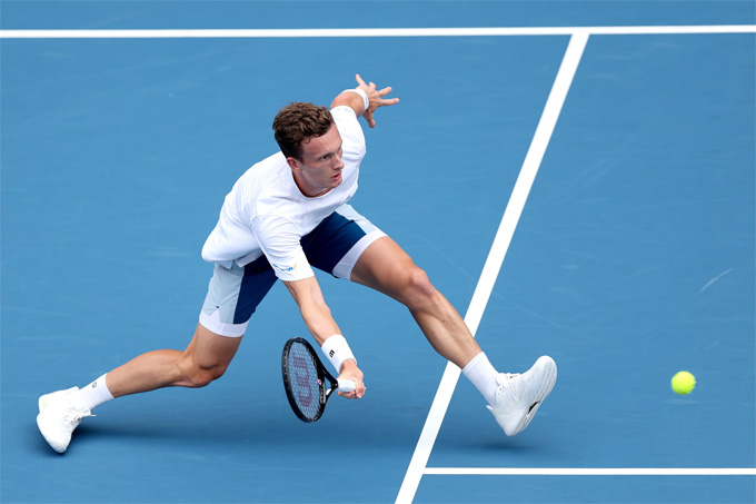 Lehecka buộc phải mạo hiểm tấn công vào các góc hẹp. Ảnh: ATP