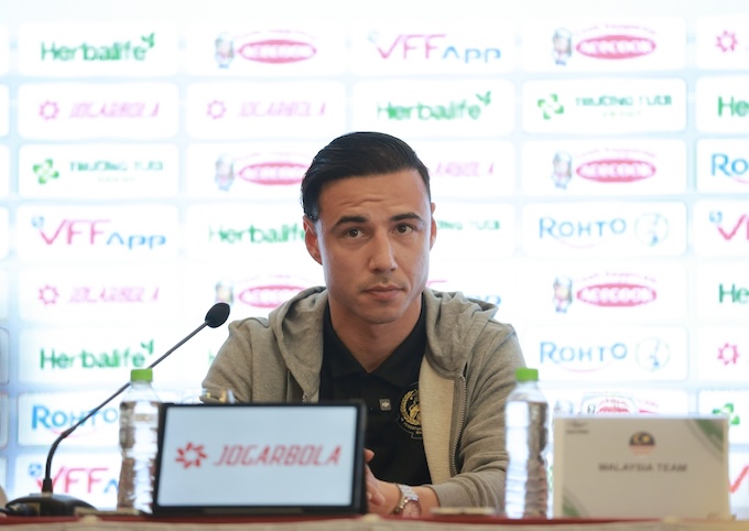 Tuyển thủ Dion Cools tại cuộc họp báo. Ảnh: Đức Cường 