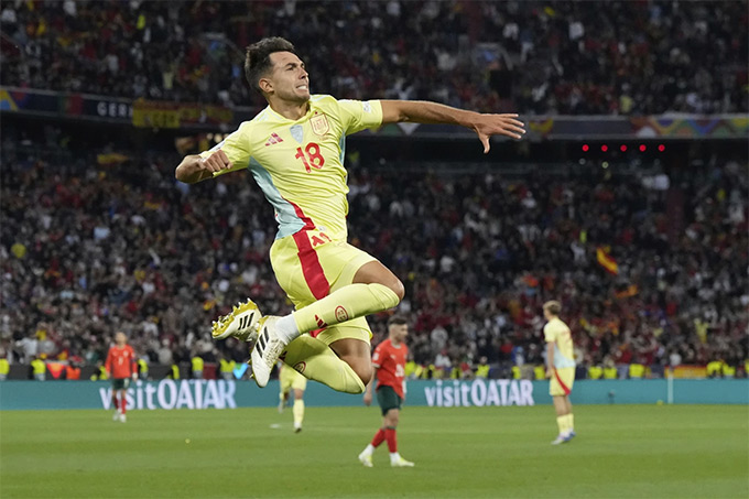 Zubimendi trong màu áo ĐT Tây Ban Nha