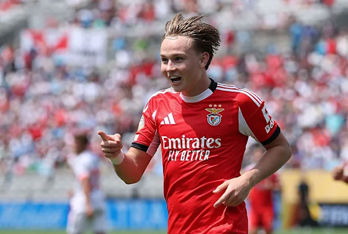 Schjelderup trong màu áo Benfica. Ảnh Twitter nhân vật.