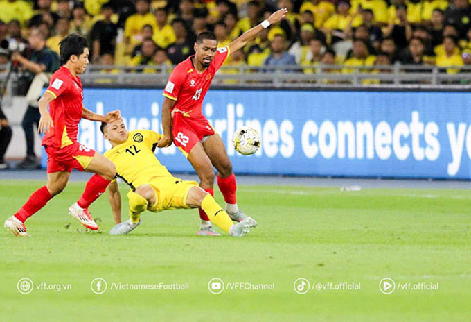 Quang Vinh sáng cửa thi đấu cho ĐT Việt Nam trước Malaysia