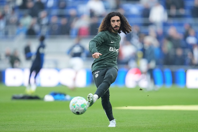 Cucurella vẫn hướng về Barca
