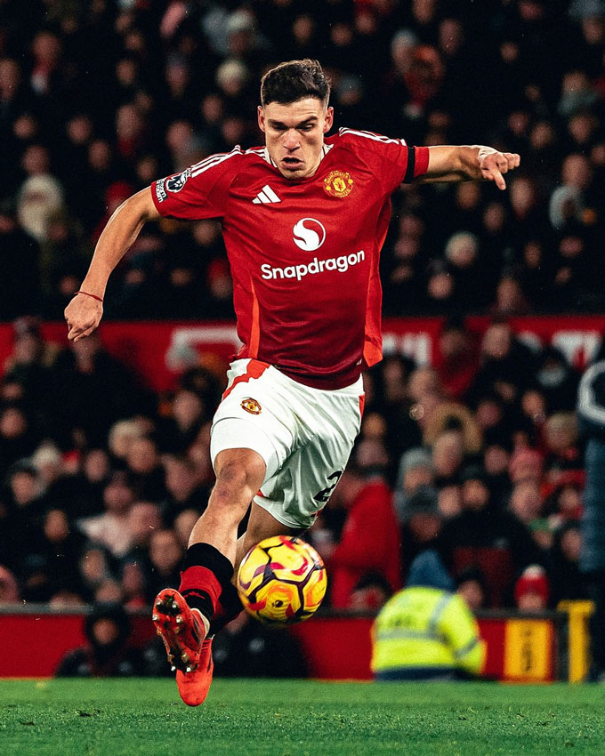 Ugarte có thể bị bán nếu MU mua được thêm 2 tiền vệ trung tâm. Ảnh - Twitter nhân vật