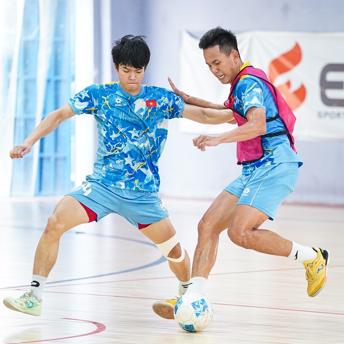 ĐT futsal Việt Nam đã có trận giao hữu đầu tiên tại Thái Lan