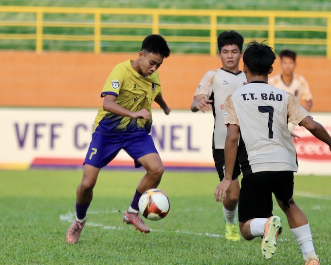 Cầu thủ Hà Nội I khiến Becamex TP.HCM rất vất vả chống trả. Ảnh: Gia Hân