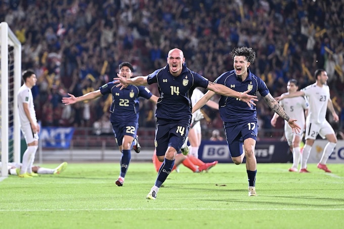 Niềm vui của đội tuyển Thái Lan khi giành vé vào phút chót - Ảnh: FAT