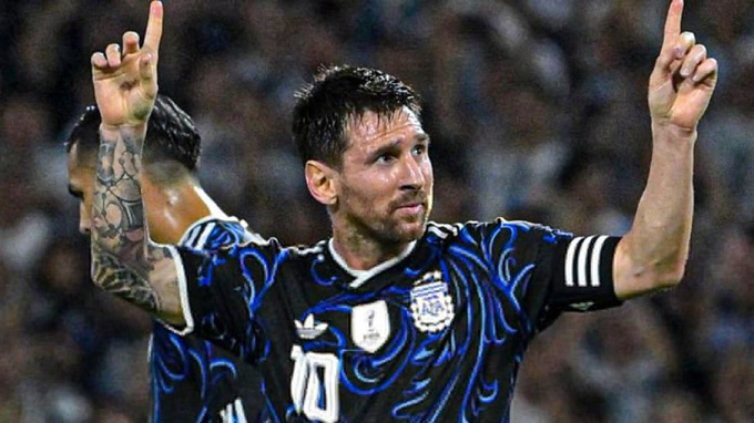 Messi tỏa sáng trong thắng lợi hủy diệt của Argentina